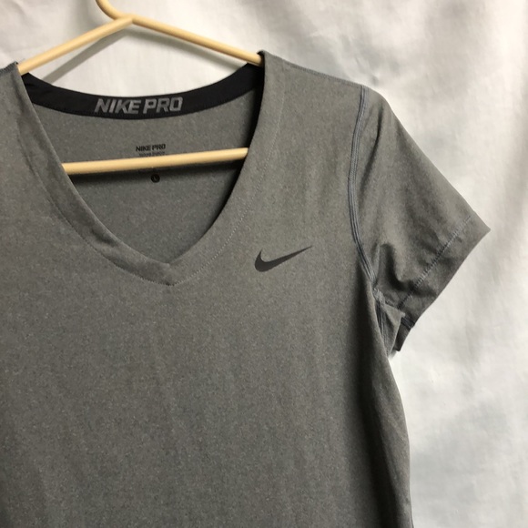 Nike pro Nike dry fit, large Nike, better world T-shirt, scoop neck, V-neck gray - Picture 3 of 10